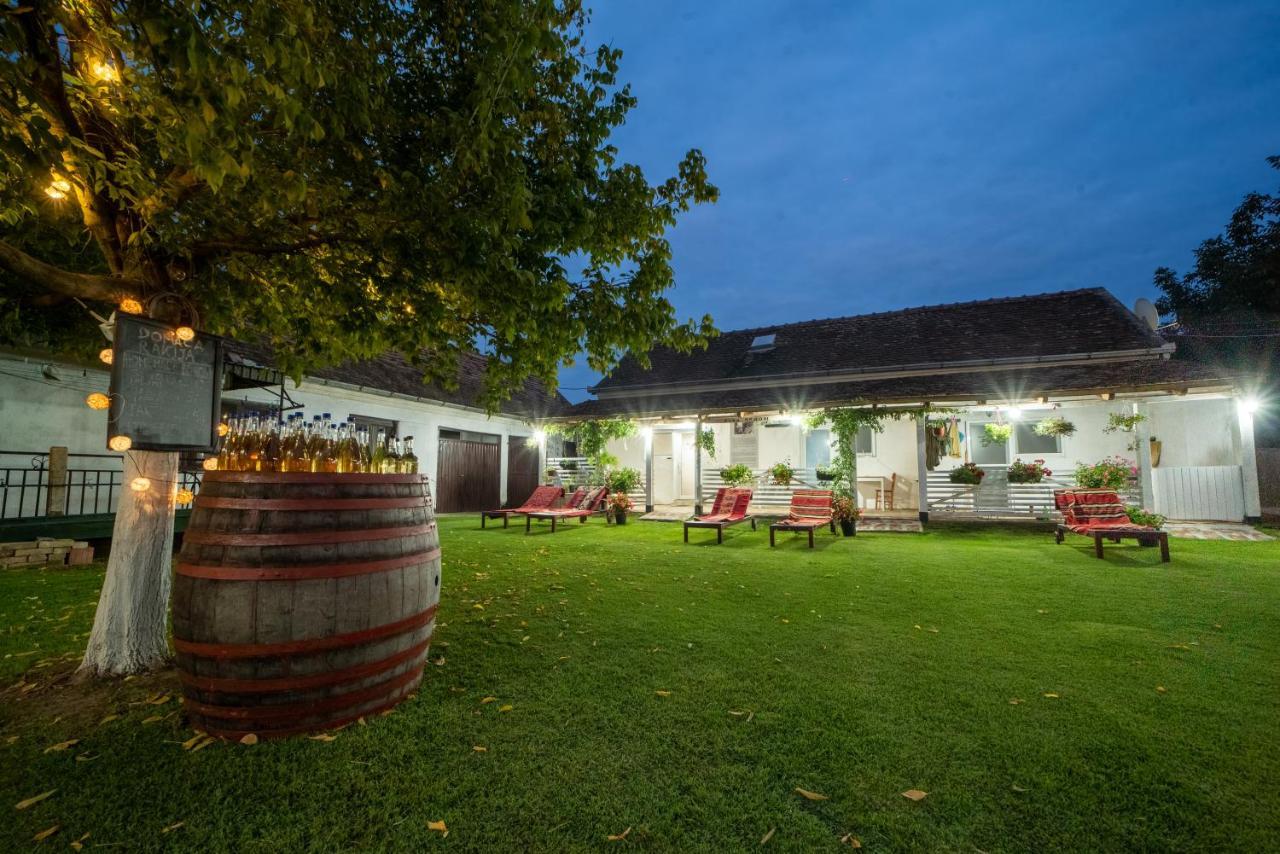 Domacinstvo Cikic Zasavica Guest House Exterior photo